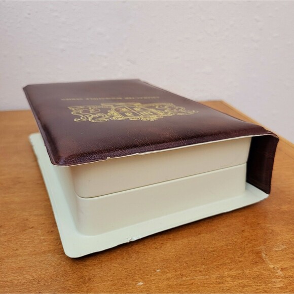 Vintage Character Bookshelf Institute of Basic Youth Conflicts Character Games - Picture 6 of 12